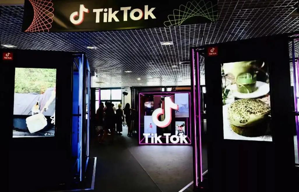 Tiktok Travel Bloggers Reveal Hidden Attractions, Adventure Fun 